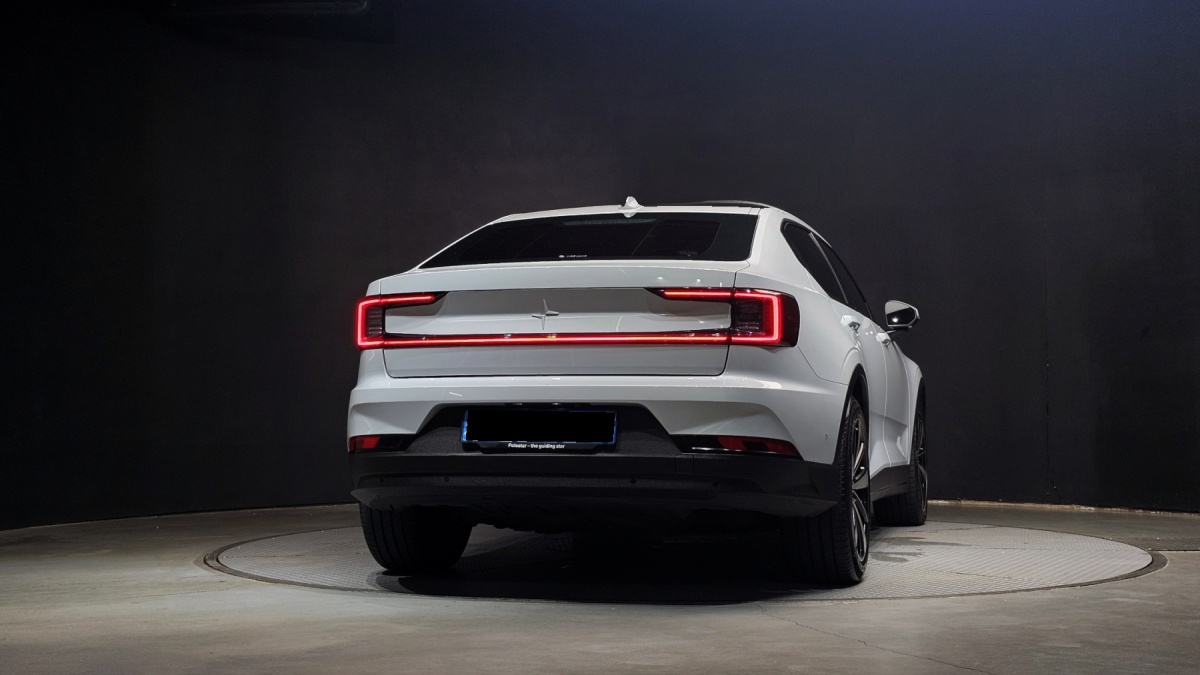 Polestar 2, 2022 — фото 4 из 12