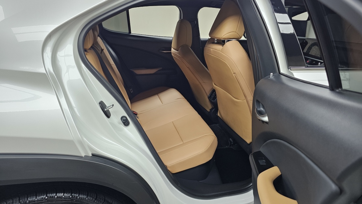 Lexus UX, 2023 — фото 10 из 12