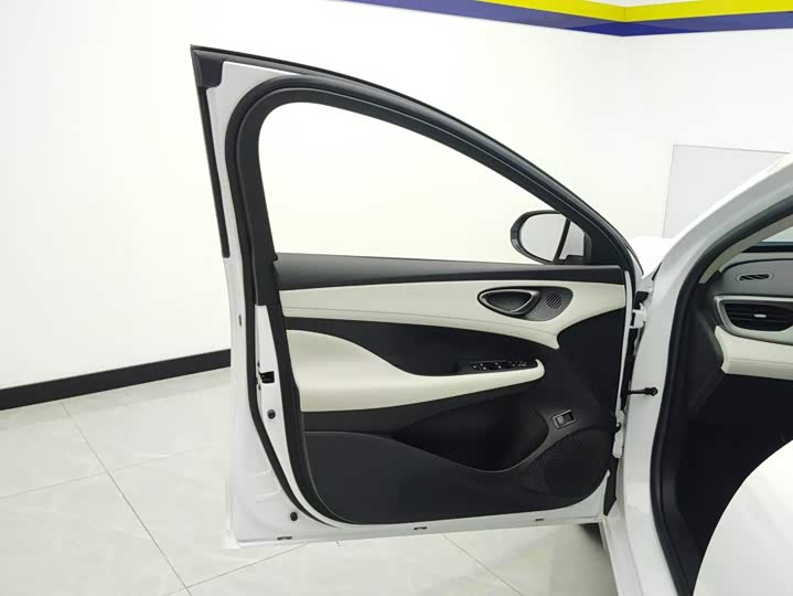 BYD Seal 05 DM-i Hybrid, 2025 — фото 7 из 9