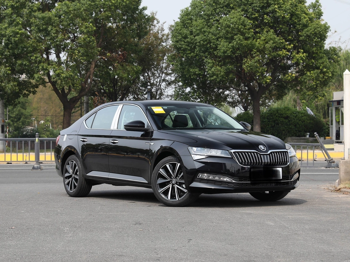 Skoda Superb, 2025 — фото 2 из 6