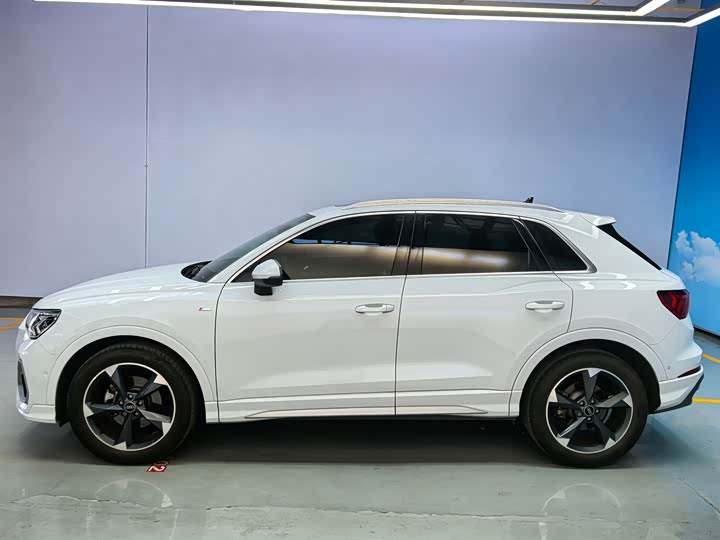Audi Q3, 2022 — фото 9 из 9
