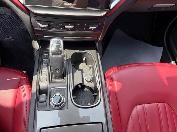 Maserati Ghibli, 2021 — фото 7 из 9