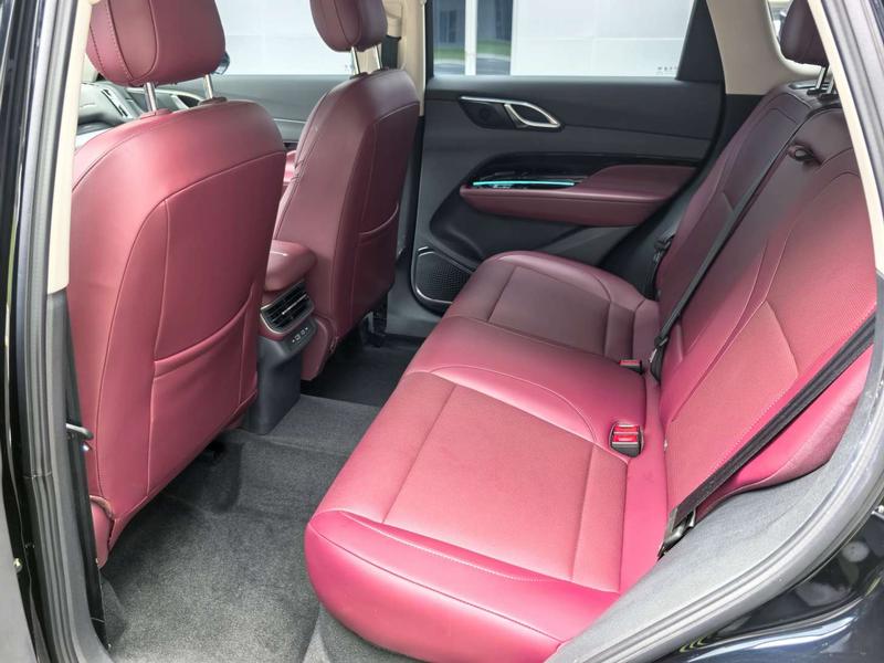 Hongqi HS3 Hybrid, 2025 — фото 11 из 12
