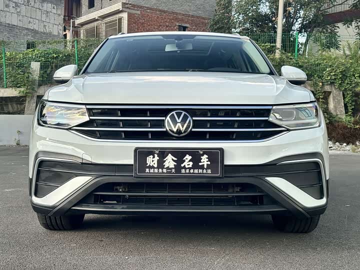 Volkswagen Tiguan L Pro, 2023 — фото 2 из 9
