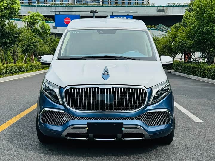 Mercedes-Benz V-Class, 2023 — фото 2 из 9