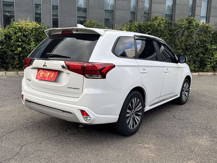 Mitsubishi Outlander, 2021 — фото 4 из 9