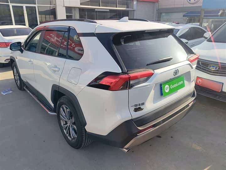 Toyota RAV4, 2023 — фото 5 из 9