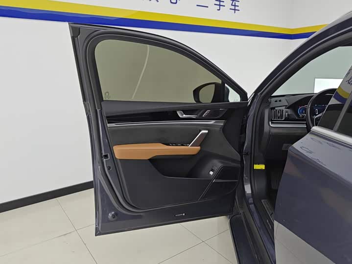 BYD Tang Hybrid/EV, 2023 — фото 7 из 9