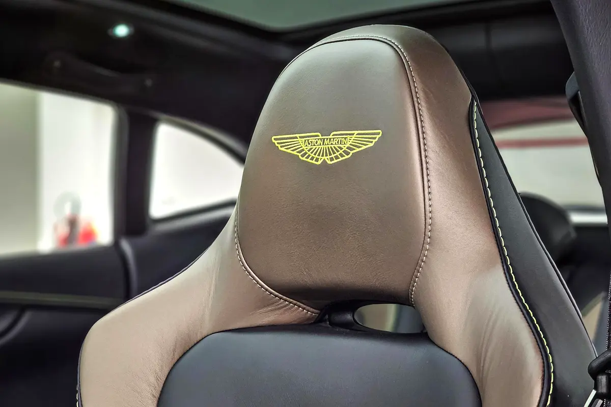 Aston Martin DBX, 2023 — фото 9 из 10