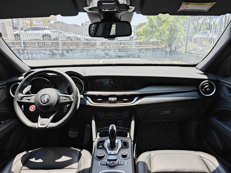 Alfa Romeo Stelvio, 2023 — фото 6 из 12