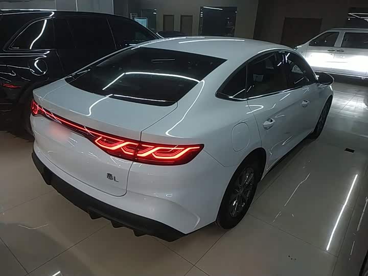 BYD Qin L, 2025 — фото 7 из 9