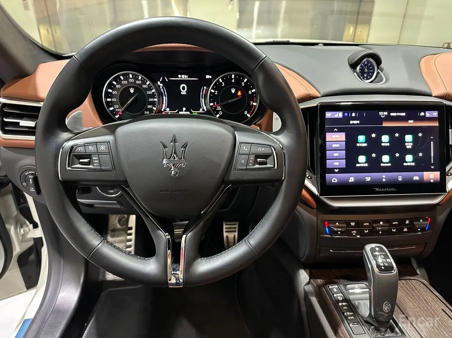 Maserati Ghibli, 2023 — фото 10 из 12