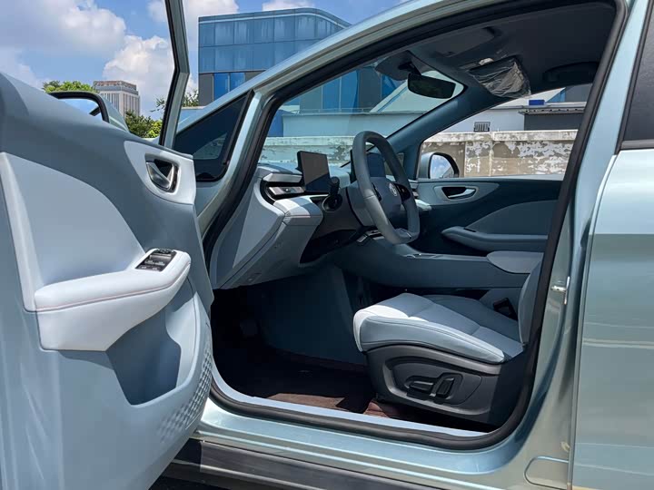 MG Motor 4 EV, 2025 — фото 6 из 9