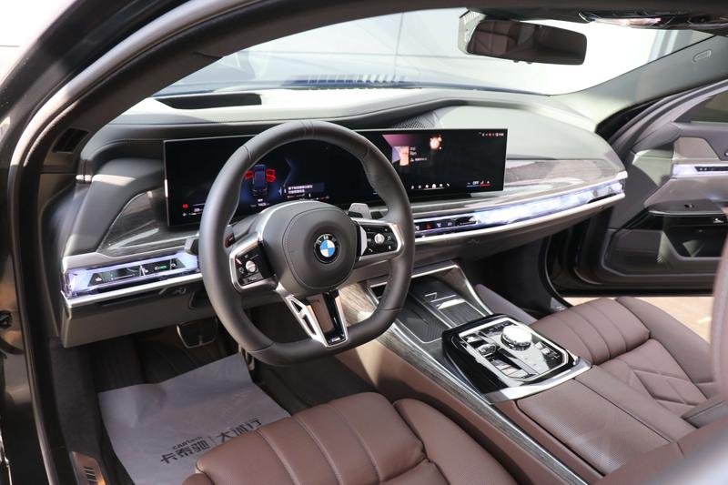 BMW 7 Series, 2025 — фото 10 из 12