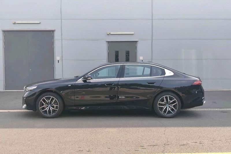 BMW i5, 2025 — фото 3 из 10