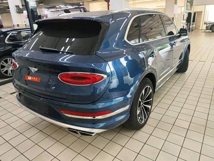 Bentley Bentayga, 2024 — фото 2 из 7