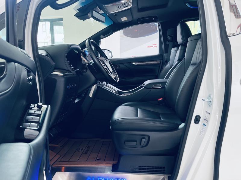 Toyota Vellfire, 2022 — фото 10 из 12