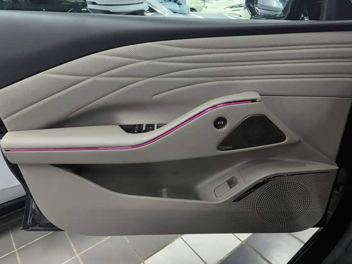 Geely Galaxy Starshine 8 EM-i, 2025 — фото 7 из 9