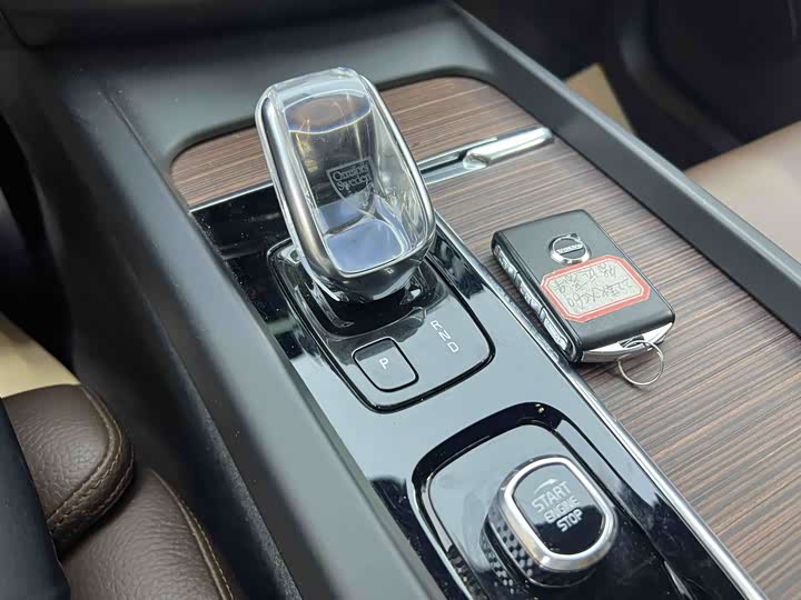 Volvo XC60 Hybrid, 2021 — фото 4 из 9