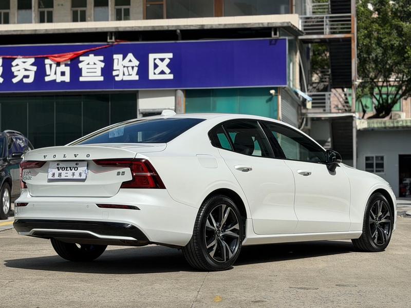 Volvo S60, 2023 — фото 6 из 12