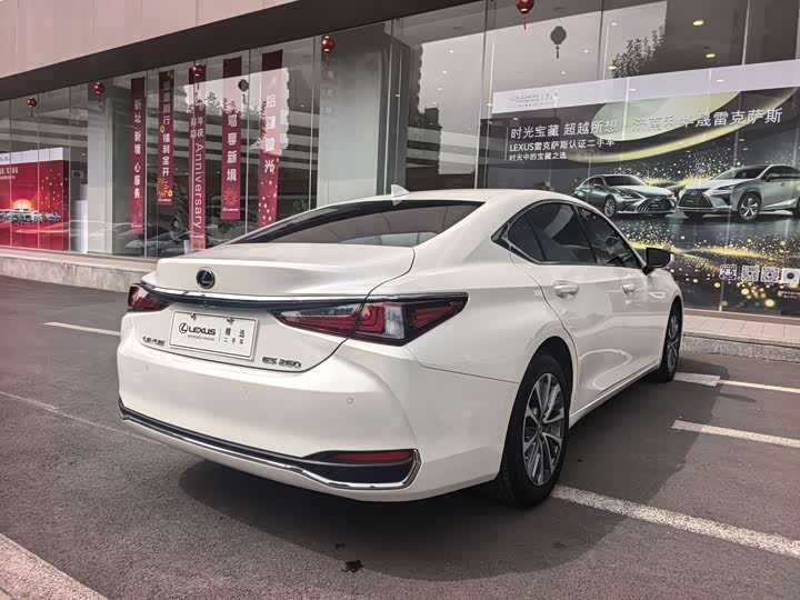 Lexus ES, 2022 — фото 5 из 5