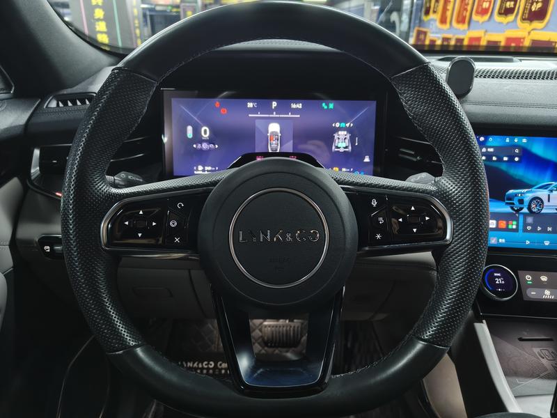 Lynk & Co 09 EM-P Hybrid, 2023 — фото 11 из 12