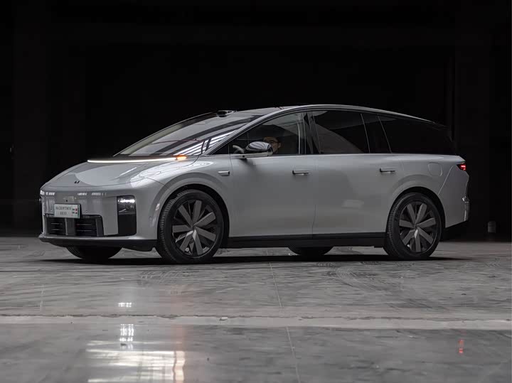 LiXiang i8, 2025 — купить в Орле под ключ