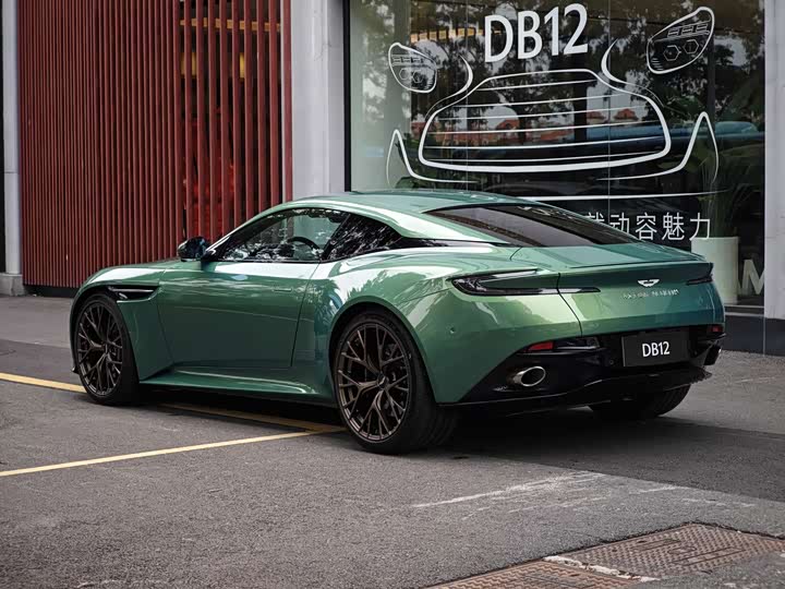 Aston Martin DB12, 2024 — фото 3 из 9