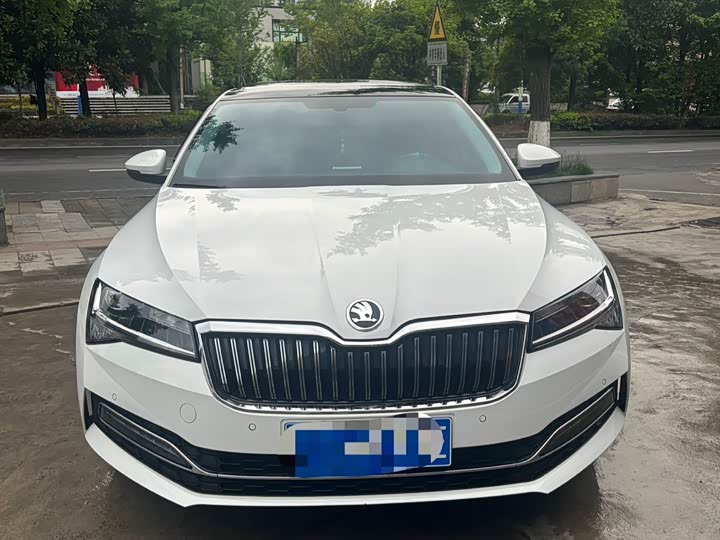 Skoda Superb, 2022 — фото 2 из 9