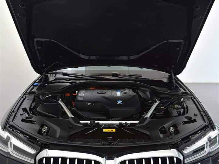 BMW 5 Series Hybrid, 2022 — фото 9 из 9