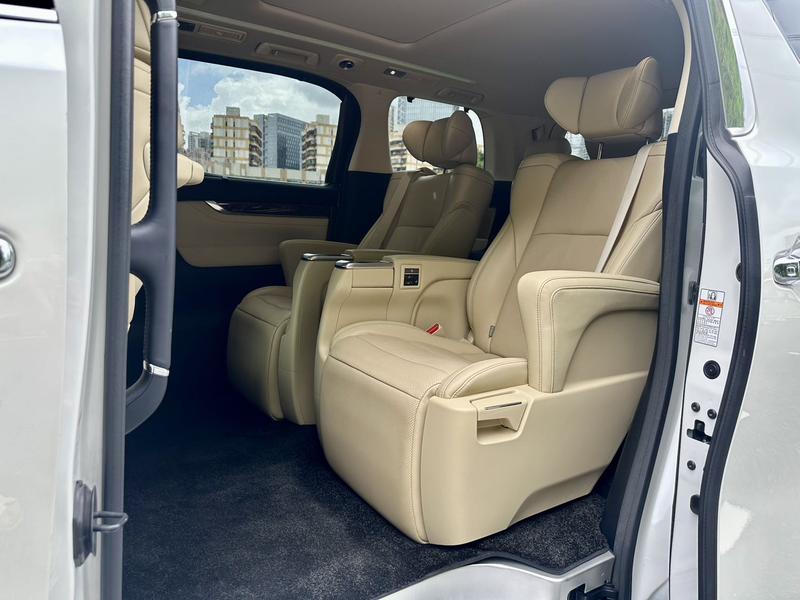 Toyota Alphard, 2022 — фото 11 из 12