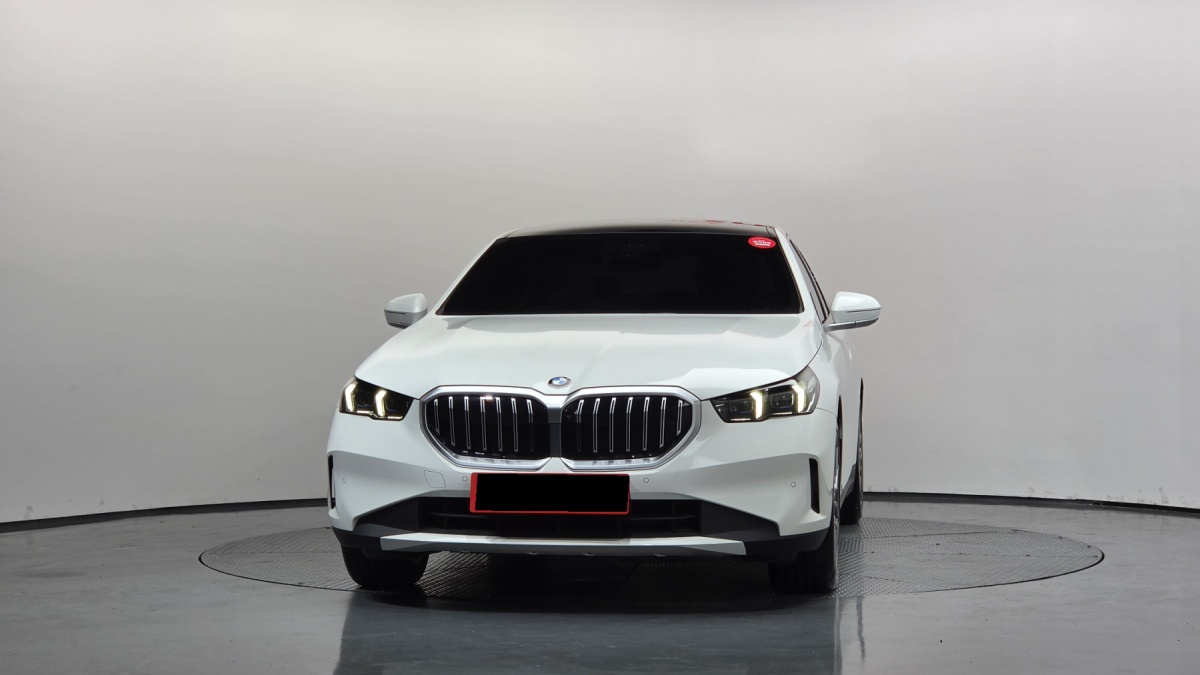 BMW 5 Series, 2025 — фото 3 из 12