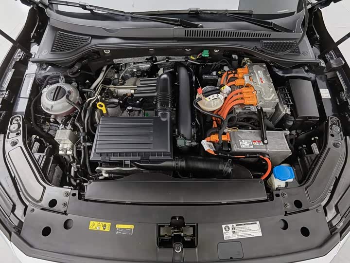 Volkswagen Passat Hybrid, 2023 — фото 6 из 9