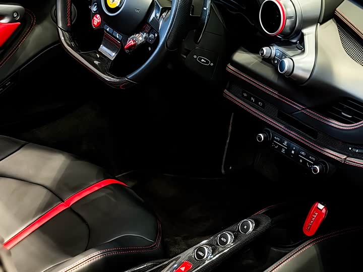 Ferrari F8, 2022 — фото 9 из 9