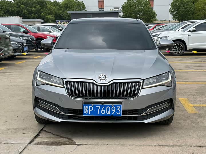 Skoda Superb, 2023 — фото 2 из 9