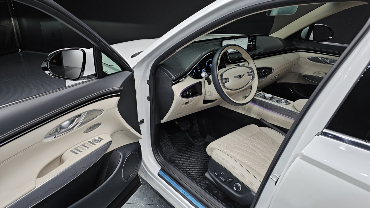 Genesis GV70, 2023 — фото 9 из 12