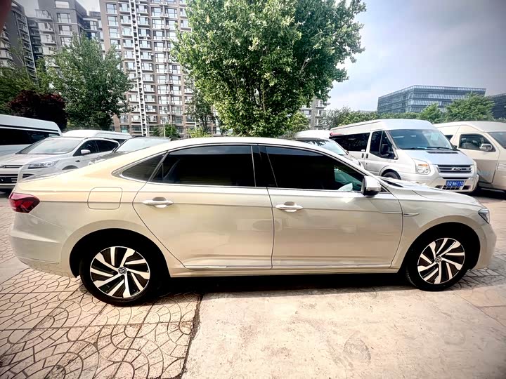 Volkswagen Passat Hybrid, 2022 — фото 4 из 9