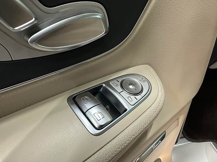 Mercedes-Benz V-Class, 2024 — фото 6 из 9
