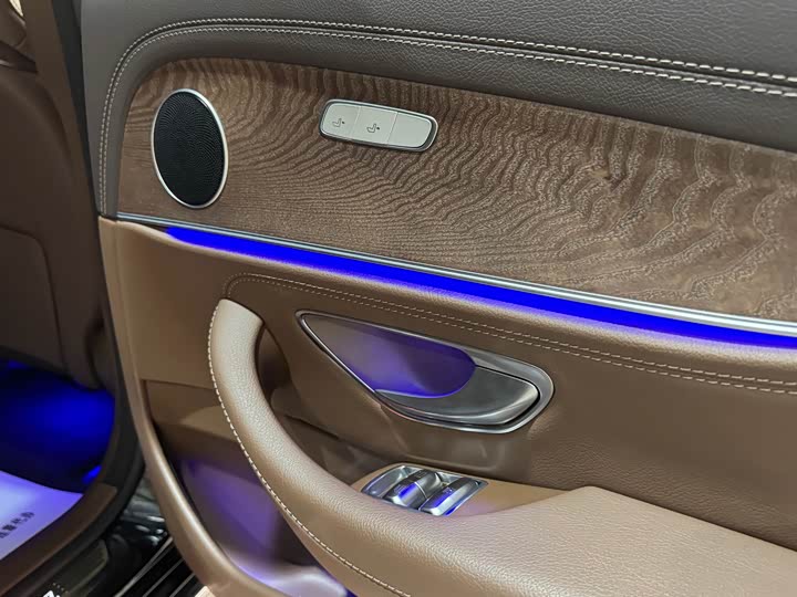 Mercedes-Benz E-Class, 2023 — фото 8 из 9