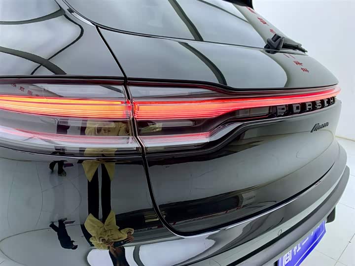 Porsche Macan, 2023 — фото 8 из 9