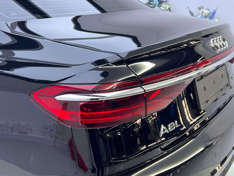Audi A8, 2023 — фото 10 из 12