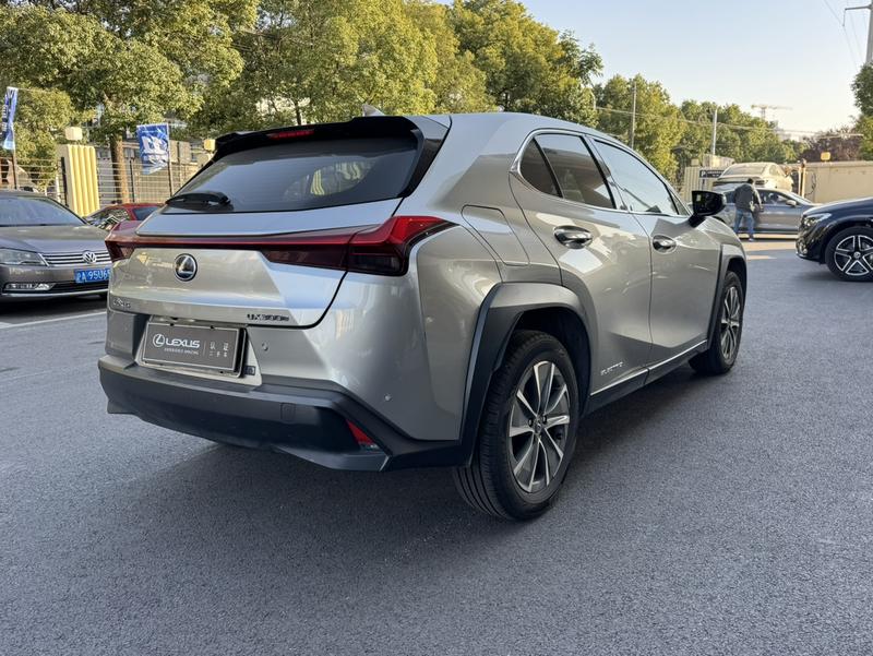 Lexus UX Hybrid, 2021 — фото 7 из 12
