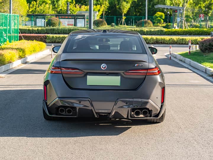 BMW M5 Hybrid, 2025 — фото 5 из 9