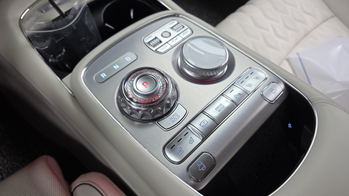 Genesis G90, 2023 — фото 8 из 12