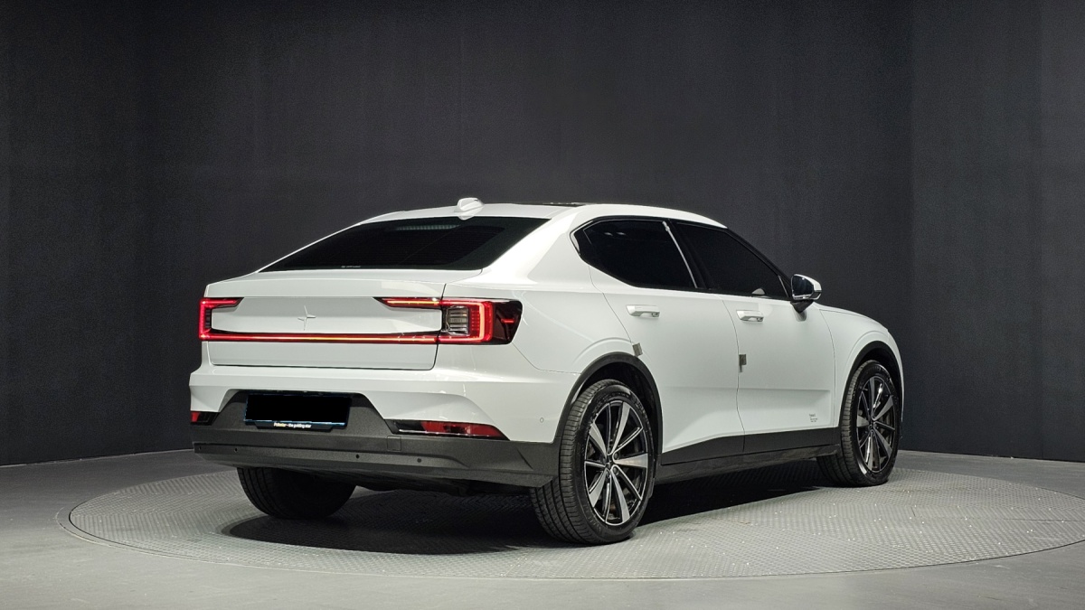 Polestar 2, 2022 — фото 2 из 12