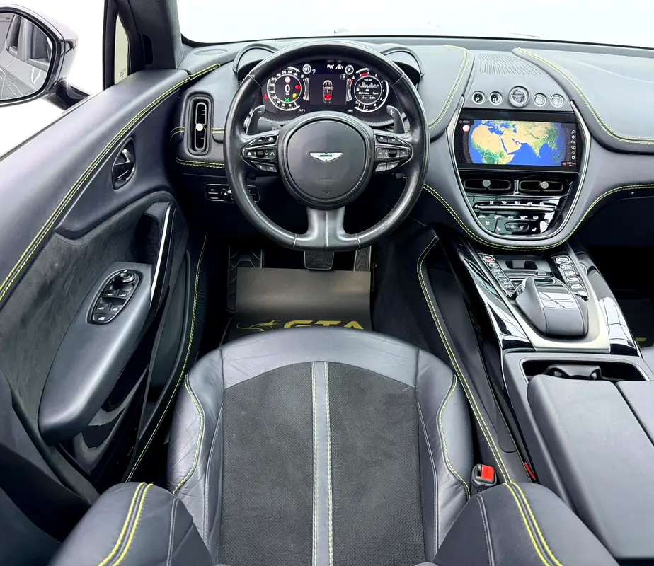 Aston Martin DBX, 2022 — фото 8 из 10