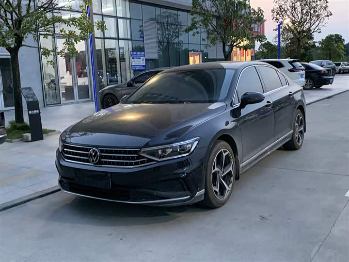 Volkswagen Magotan, 2025 — купить в Санкт-Петербурге под ключ
