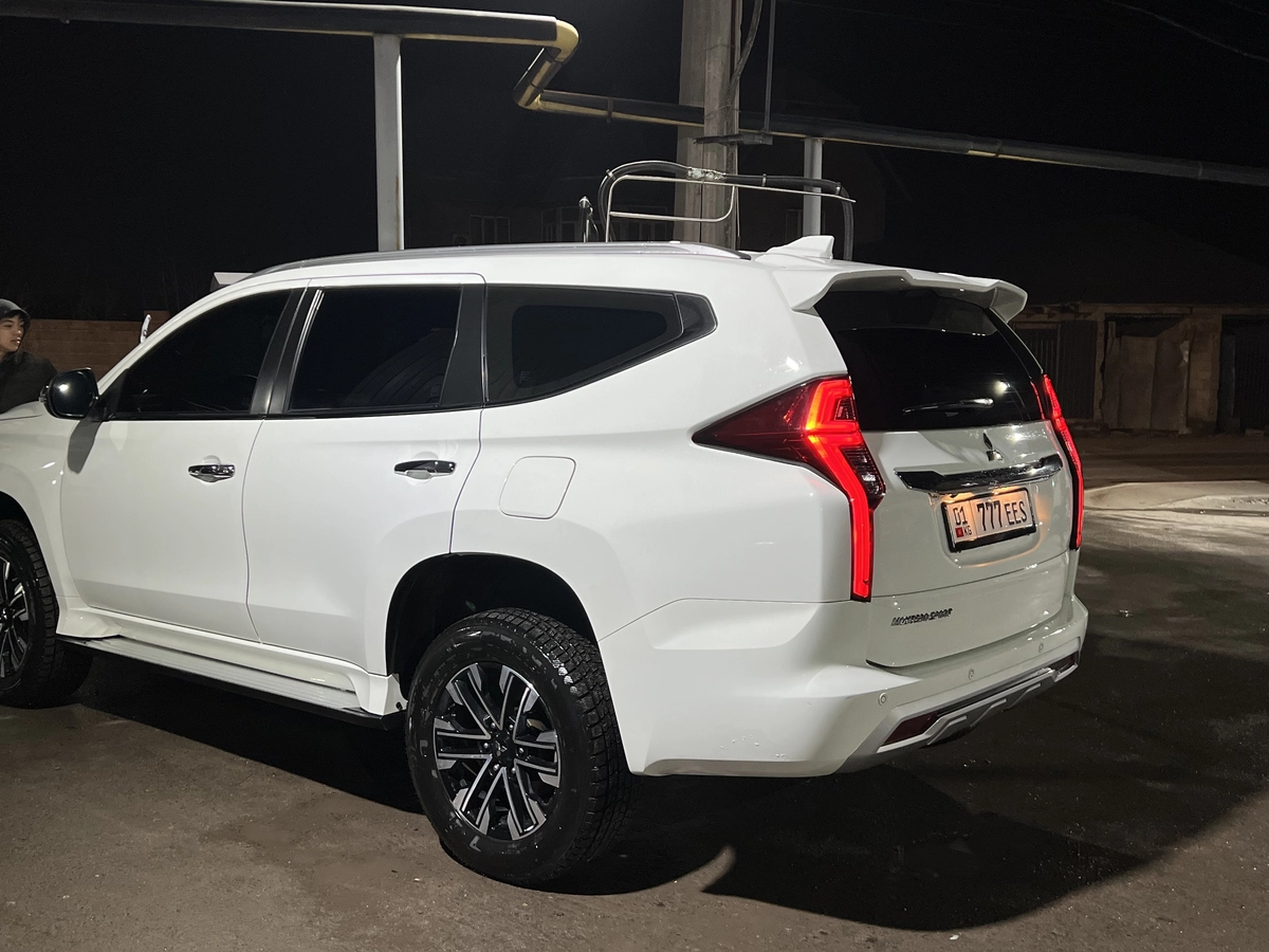 Mitsubishi Montero Sport, 2023 — фото 10 из 12
