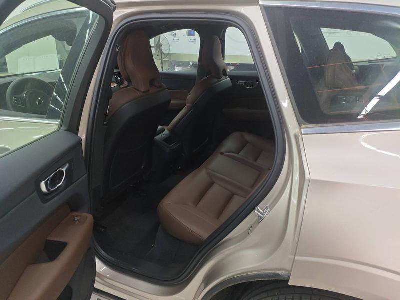Volvo XC60, 2025 — фото 8 из 9