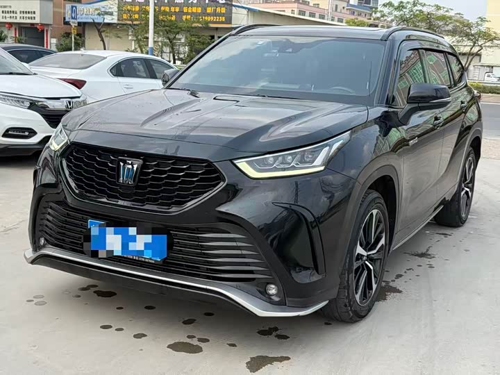 Toyota Crown Kluger, 2023 — купить в Кирове под ключ
